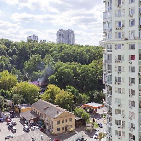 Navit Apartments With Breakfast, Near The Railway Station, The City Center And The Park Kiev Buitenkant foto