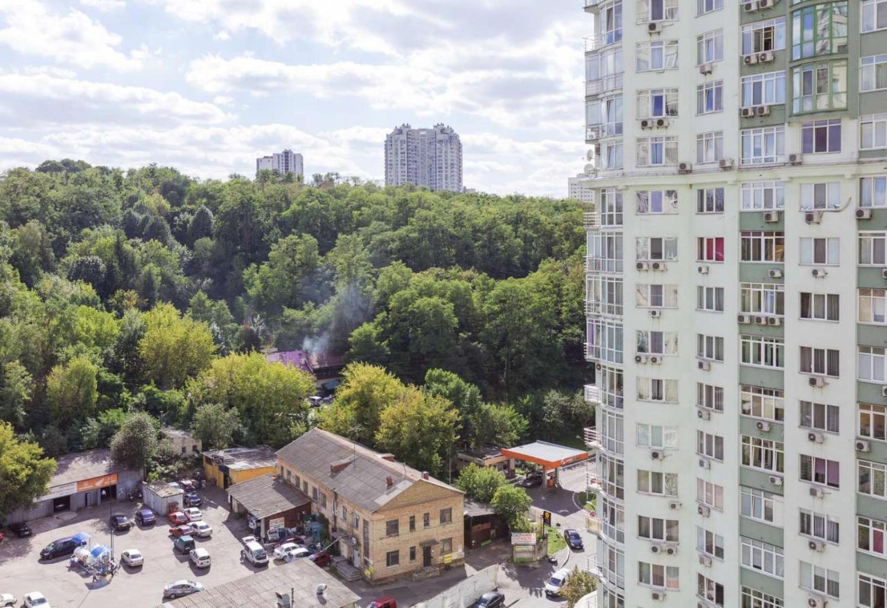 Navit Apartments With Breakfast, Near The Railway Station, The City Center And The Park Kiev Buitenkant foto