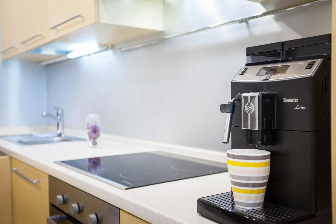 Navit Apartments With Breakfast, Near The Railway Station, The City Center And The Park Kiev Buitenkant foto