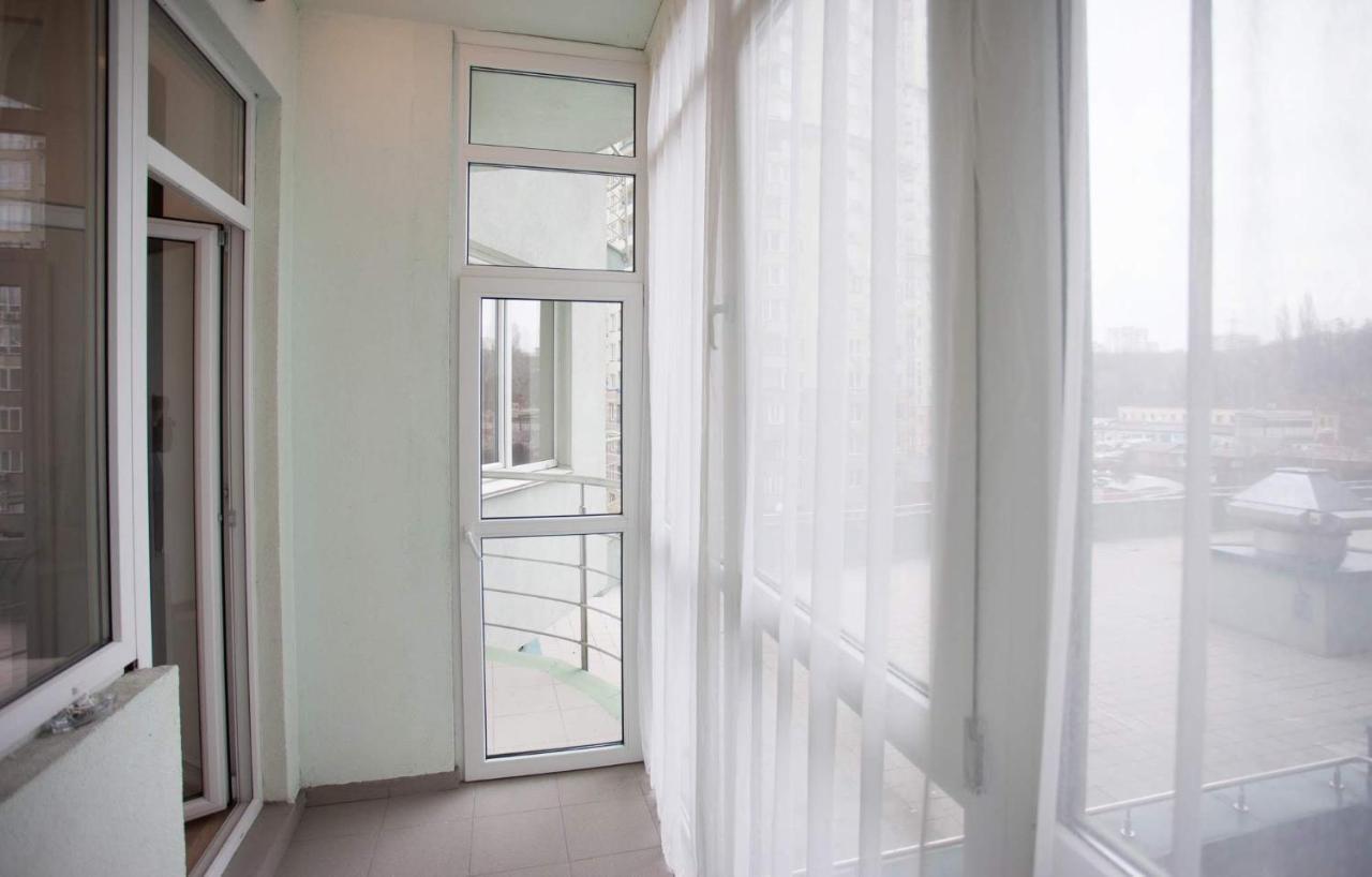 Navit Apartments With Breakfast, Near The Railway Station, The City Center And The Park Kiev Buitenkant foto