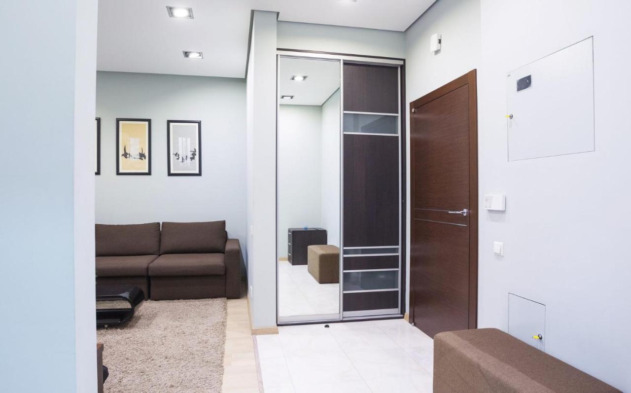 Navit Apartments With Breakfast, Near The Railway Station, The City Center And The Park Kiev Buitenkant foto