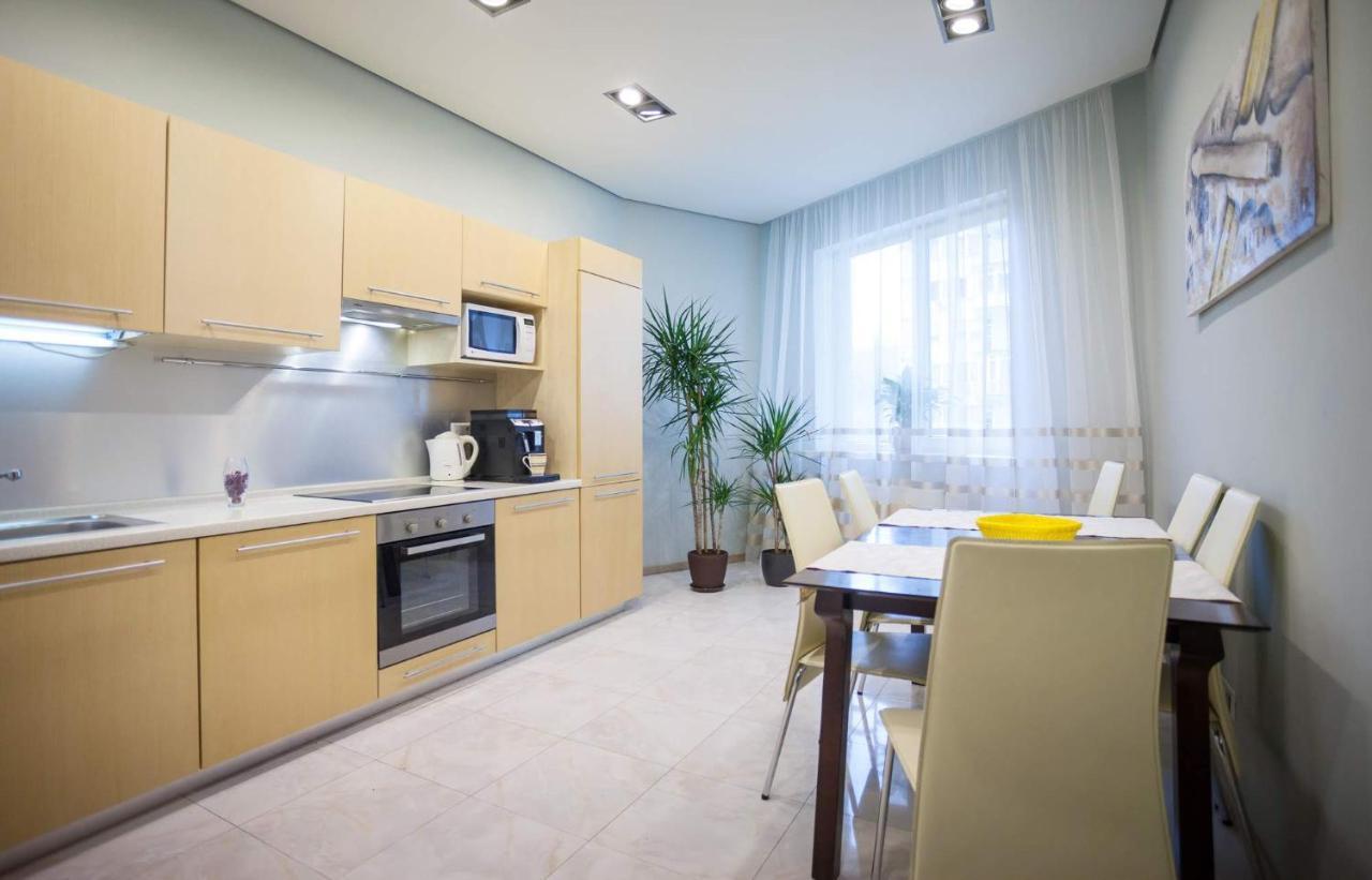 Navit Apartments With Breakfast, Near The Railway Station, The City Center And The Park Kiev Buitenkant foto