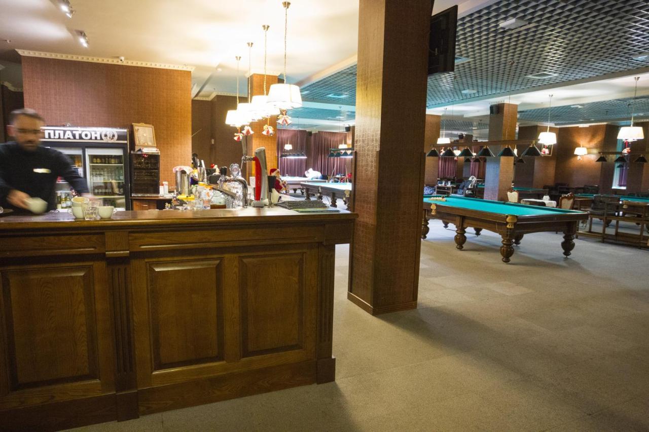 Navit Apartments With Breakfast, Near The Railway Station, The City Center And The Park Kiev Buitenkant foto
